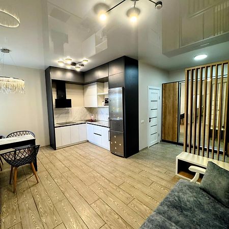 Vip Apartment У Центрі Міста, Новобуджк Театральний,Дуже Простора Rivne Exterior foto