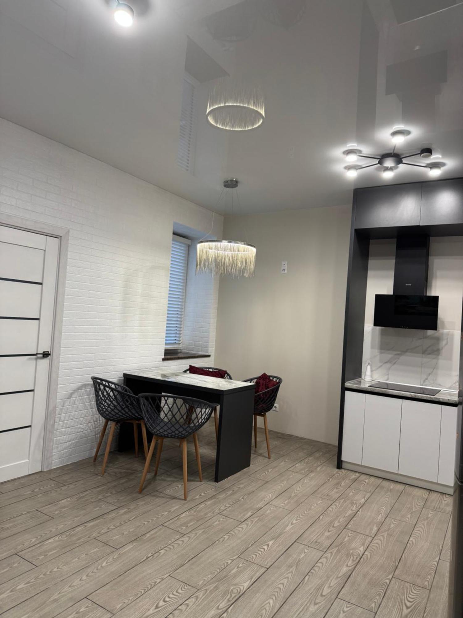 Vip Apartment У Центрі Міста, Новобуджк Театральний,Дуже Простора Rivne Exterior foto